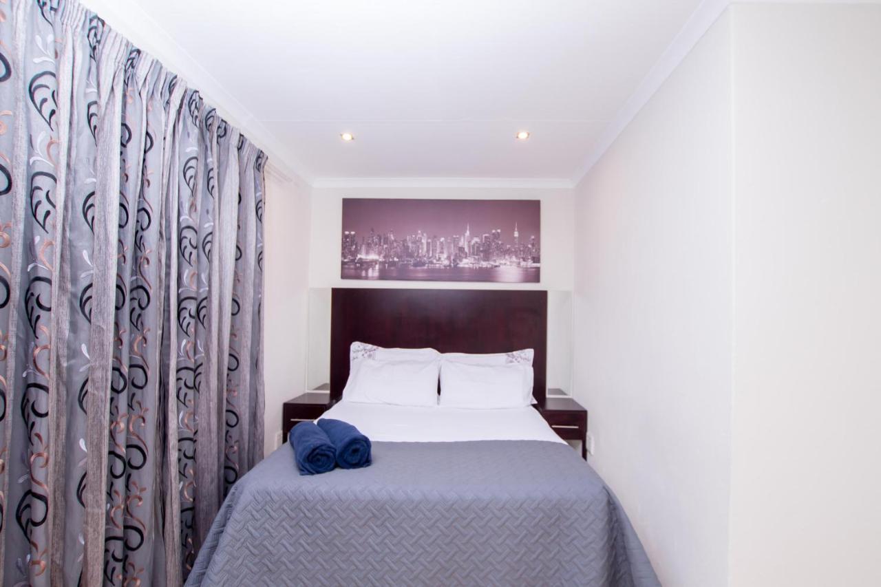 Prestigious Apartments Sandton Bagian luar foto