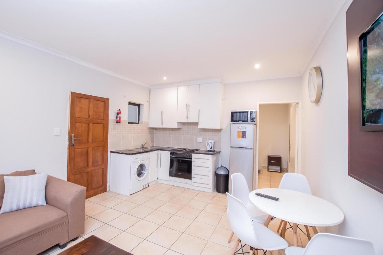 Prestigious Apartments Sandton Bagian luar foto