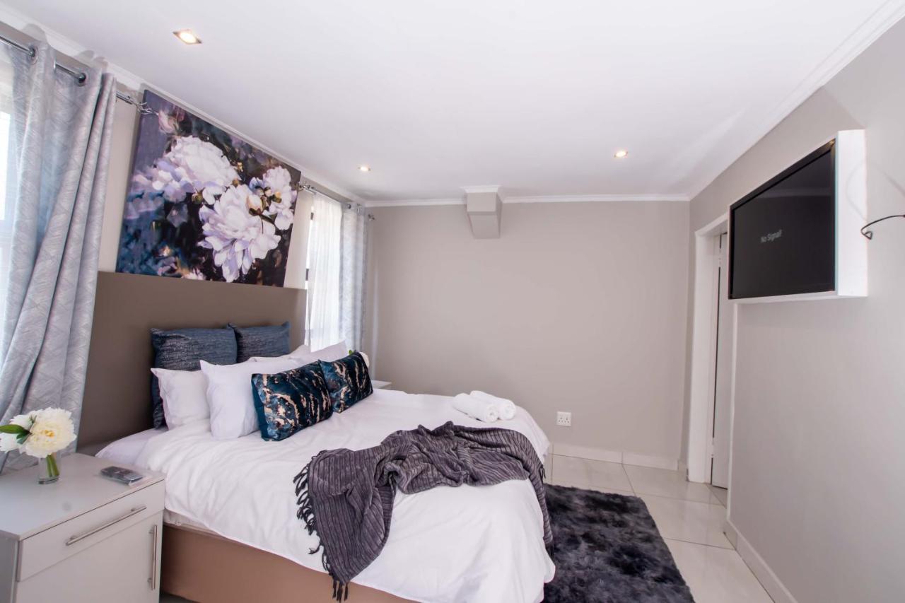 Prestigious Apartments Sandton Bagian luar foto