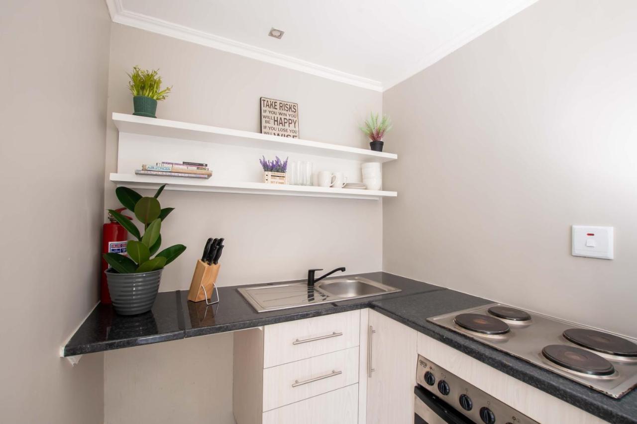 Prestigious Apartments Sandton Bagian luar foto