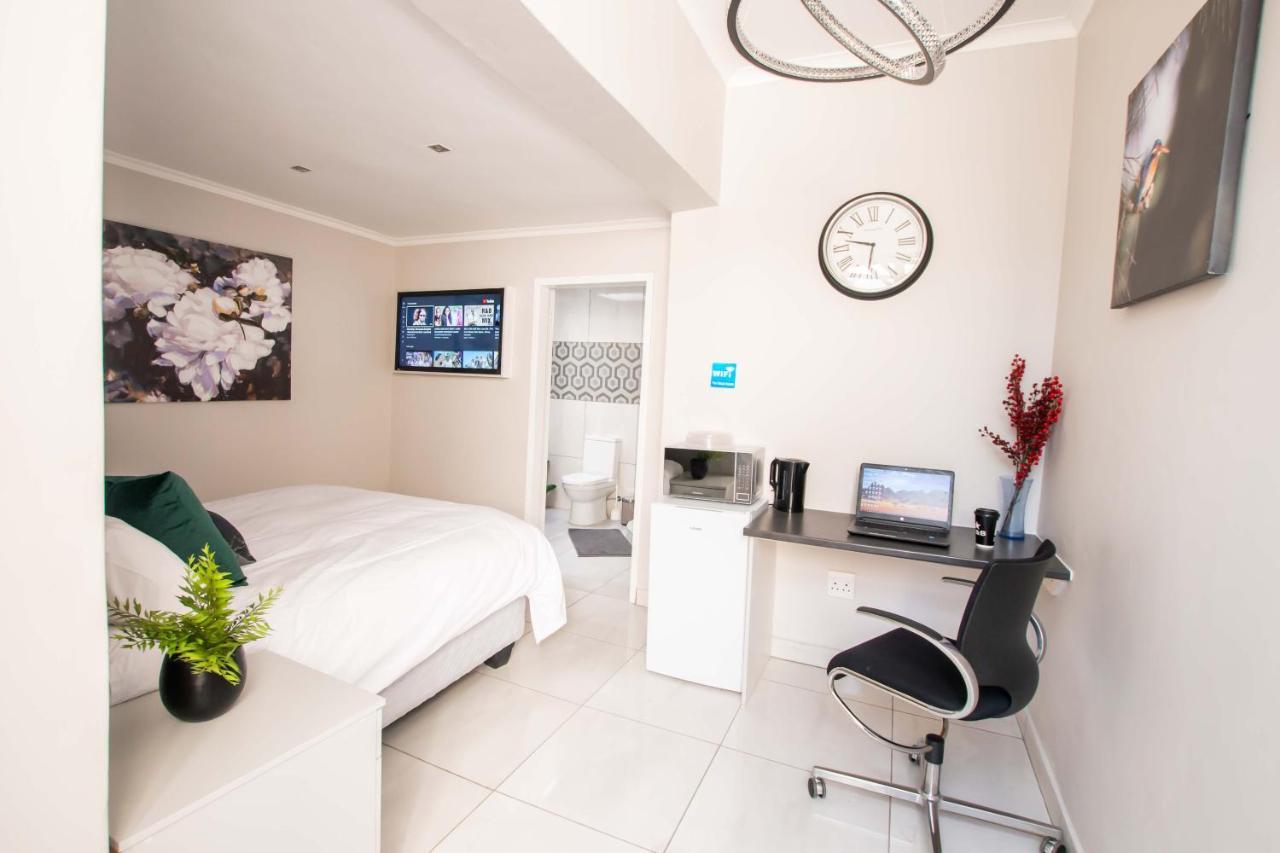 Prestigious Apartments Sandton Bagian luar foto